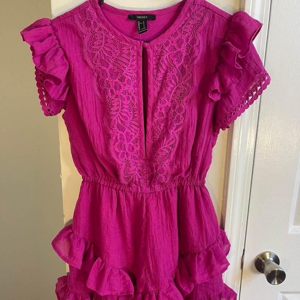 Forever 21 Magenta Lace Ruffle Romper Keyhole Neck Fuchsia Small - Picture 1 of 7
